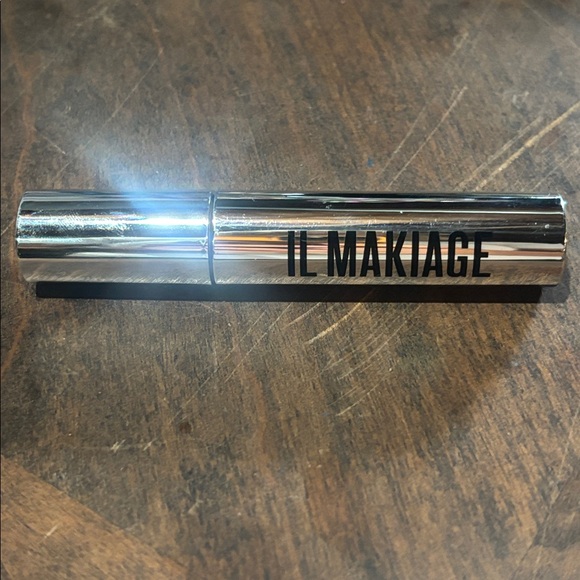 Il Mikiage gently used “f*uck it in flawless” Concealer makeup shade 3.5 wand - Picture 1 of 5